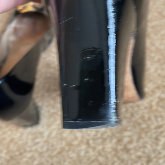 Tory Burch Black Patent Leather Pumps with Gold Logo - Picture 8 of 8